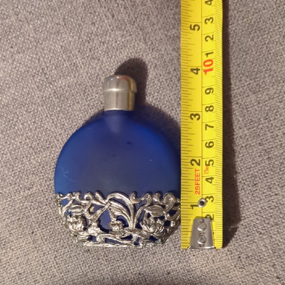 Blue Vases with Silver Detailing - Picture 7 of 9